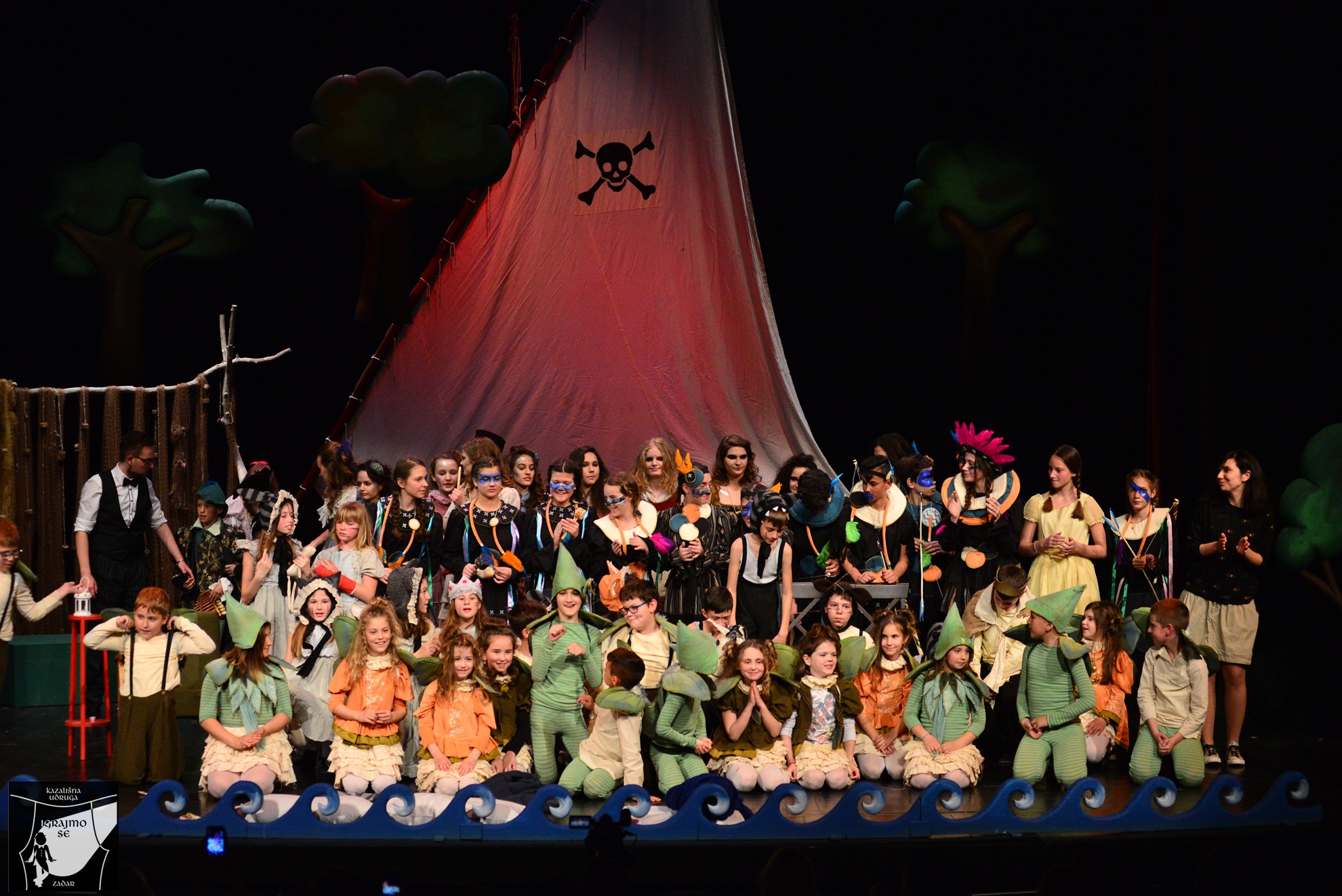Kazališna udruga “Igrajmo se” u HNK Zadar premijerno je izvela predstavu Petar Pan