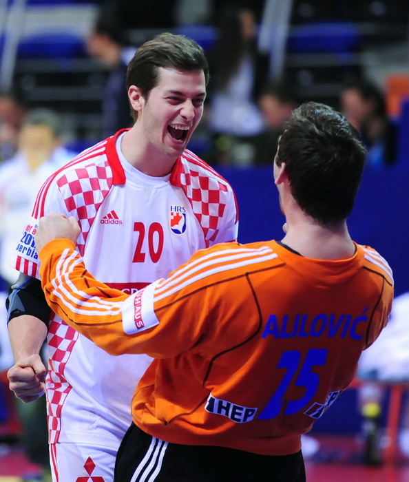 Vrsac, 160112.
Europsko prvenstvo u rukometu u Srbiji.
Prvo kolo, utakmica izmedju Hrvatske i Islanda.
Na slici: Damir Bicanic i Mirko Alilovic.
Foto: Drazen Aleksic / CROPIX Vrsac, 160112.
Europsko prvenstvo u rukometu u Srbiji.
Prvo kolo, utakmica izmedju Hrvatske i Islanda.
Na slici: Damir Bicanic i Mirko Alilovic.
Foto: Drazen Aleksic / CROPIX