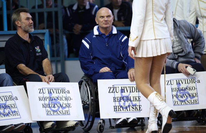 Zadar, 081111.
Premijerka Jadranka Kosor sa ministrima posjetila je Zadar povodom sportskih igara za invalide domovinskog rata, posjetila je i Luku Gazenicu koja je u izgradnji.
Foto : Andrija Lucic / cropix Zadar, 081111.
Premijerka Jadranka Kosor sa ministrima posjetila je Zadar povodom sportskih igara za invalide domovinskog rata, posjetila je i Luku Gazenicu koja je u izgradnji.
Foto : Andrija Lucic / cropix