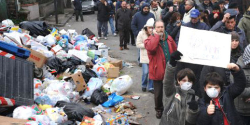 Napulj – brda smeća (Foto: Dnevnik.hr) Napulj – brda smeća (Foto: Dnevnik.hr)
