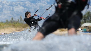 Nin, Zadar, 160712
Kitesurferi su iskoristili vjetrovit dan za uzivanje na plazi Zdrijac kraj Nina gdje se inace nalazi i kitesurfing skola.
Foto: Luka Gerlanc / CROPIX