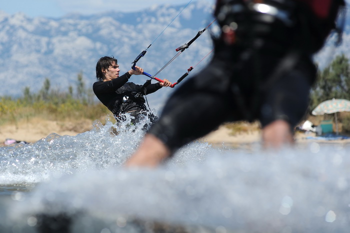 Nin, Zadar, 160712
Kitesurferi su iskoristili vjetrovit dan za uzivanje na plazi Zdrijac kraj Nina gdje se inace nalazi i kitesurfing skola.
Foto: Luka Gerlanc / CROPIX