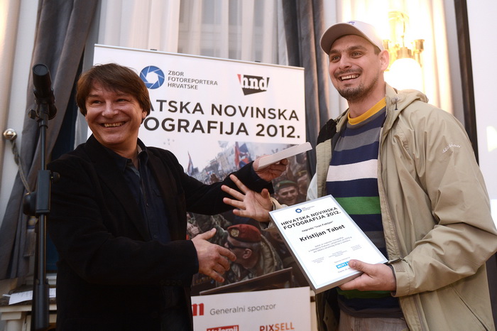 Zagreb, 250313.
Hrvatsko novinarsko drustvo, Perkovceva 2.
U Novinarskom domu odrzana je svecana dodjela nagrada za najbolje hrvatske novinske fotografije.
Zbor fotoreportera Hrvatske izbor najboljih novinskih fotografija organizira vec desetu godinu za r