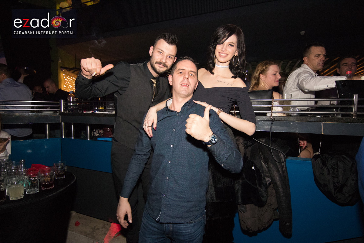 Ludnica u Saturnusu: Najbolji doček u svemiru i šire Ludnica u Saturnusu: Najbolji doček u svemiru i šire