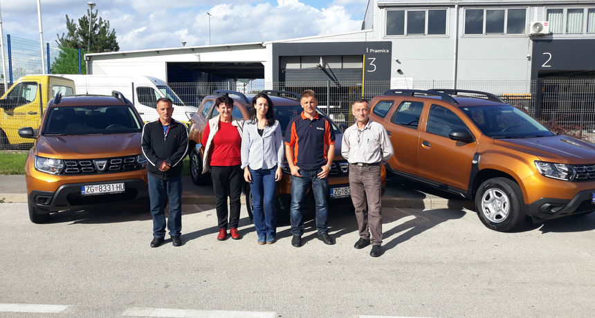 Pokrenuta usluga prijevoza i pratnje za osobe starije životne dobi na području Benkovca, Gline i Donjeg Lapca Pokrenuta usluga prijevoza i pratnje za osobe starije životne dobi na području Benkovca, Gline i Donjeg Lapca