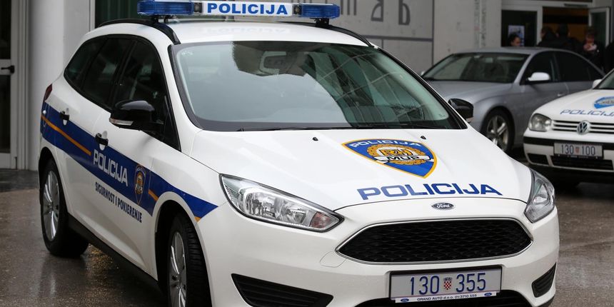 Policija, policijski auto Policija, policijski auto