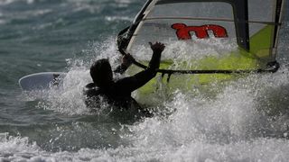 Zadar: Surferi uživaju u valovima koje je prouzročilo snažno jugo, Photo: Filip Brala/PIXSELL