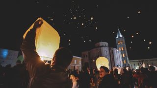 Humanitarni svjetlosni spektakl “Zaželi ljubav” na zadarskom Forumu 21. veljače 2016. Foto: Iva Perinčić Humanitarni svjetlosni spektakl “Zaželi ljubav” na zadarskom Forumu 21. veljače 2016. Foto: Iva Perinčić