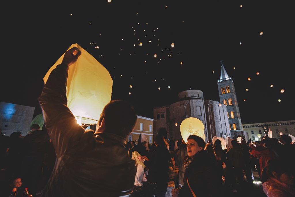 Humanitarni svjetlosni spektakl “Zaželi ljubav” na zadarskom Forumu 21. veljače 2016. Foto: Iva Perinčić Humanitarni svjetlosni spektakl “Zaželi ljubav” na zadarskom Forumu 21. veljače 2016. Foto: Iva Perinčić
