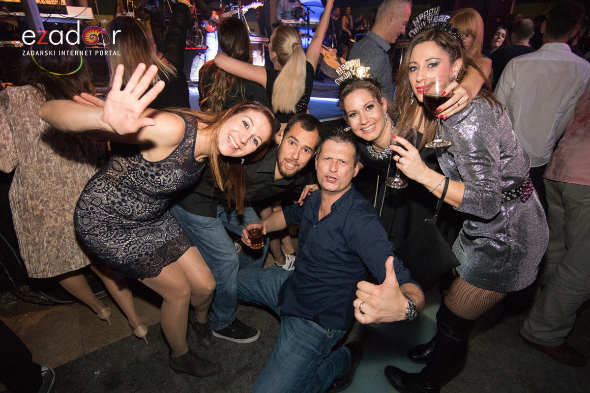 Ludnica u Saturnusu: Najbolji doček u svemiru i šire Ludnica u Saturnusu: Najbolji doček u svemiru i šire