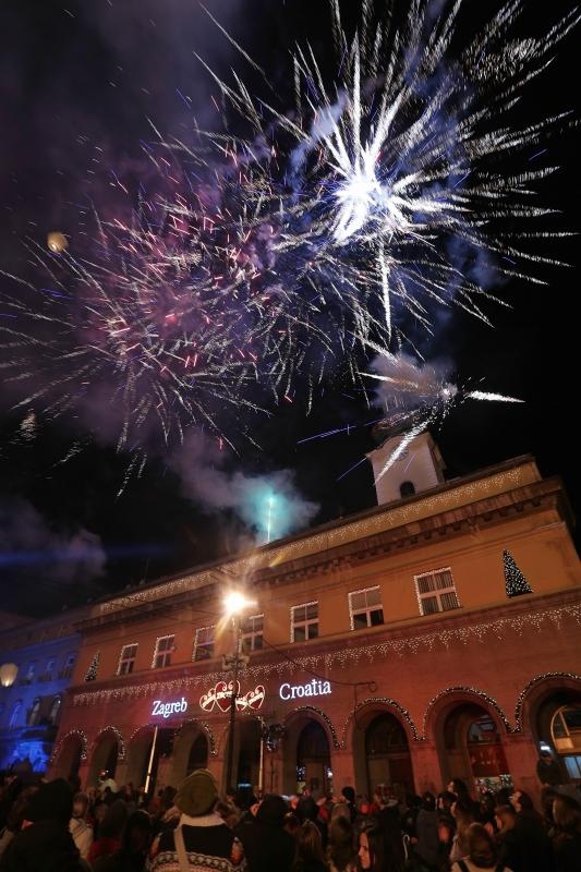 Na tržnici Dolac održan je peti performans Kapulica & Lampioni.  Foto: PIXSELL