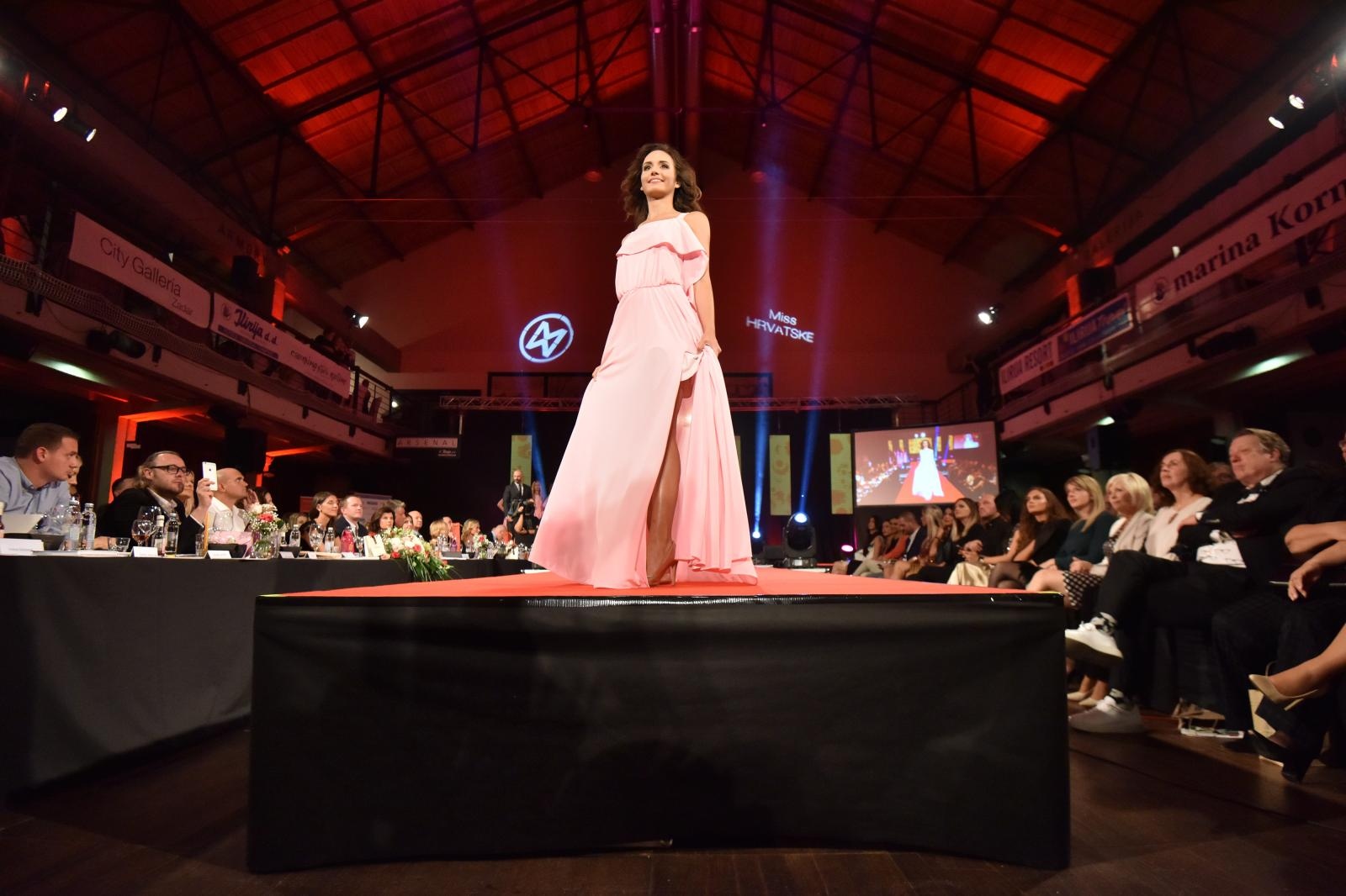 Zadar: Tea Mlinarić nova je Miss Hrvatske Zadar: Tea Mlinarić nova je Miss Hrvatske