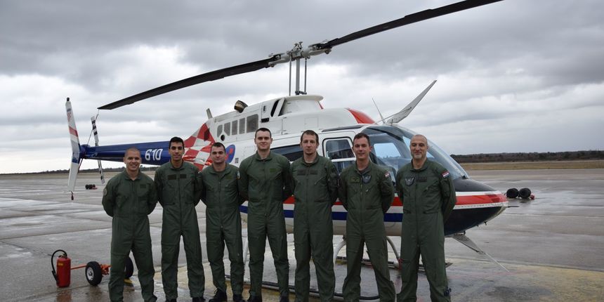 U Zemuniku izvedeni prvi samostalni letovi učenika na helikopterima “Bell-206B” U Zemuniku izvedeni prvi samostalni letovi učenika na helikopterima “Bell-206B”