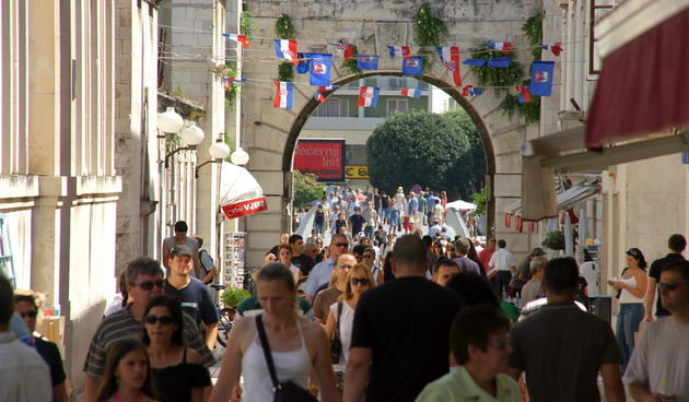 Đir po gradu, ulica, ljudi, gužva