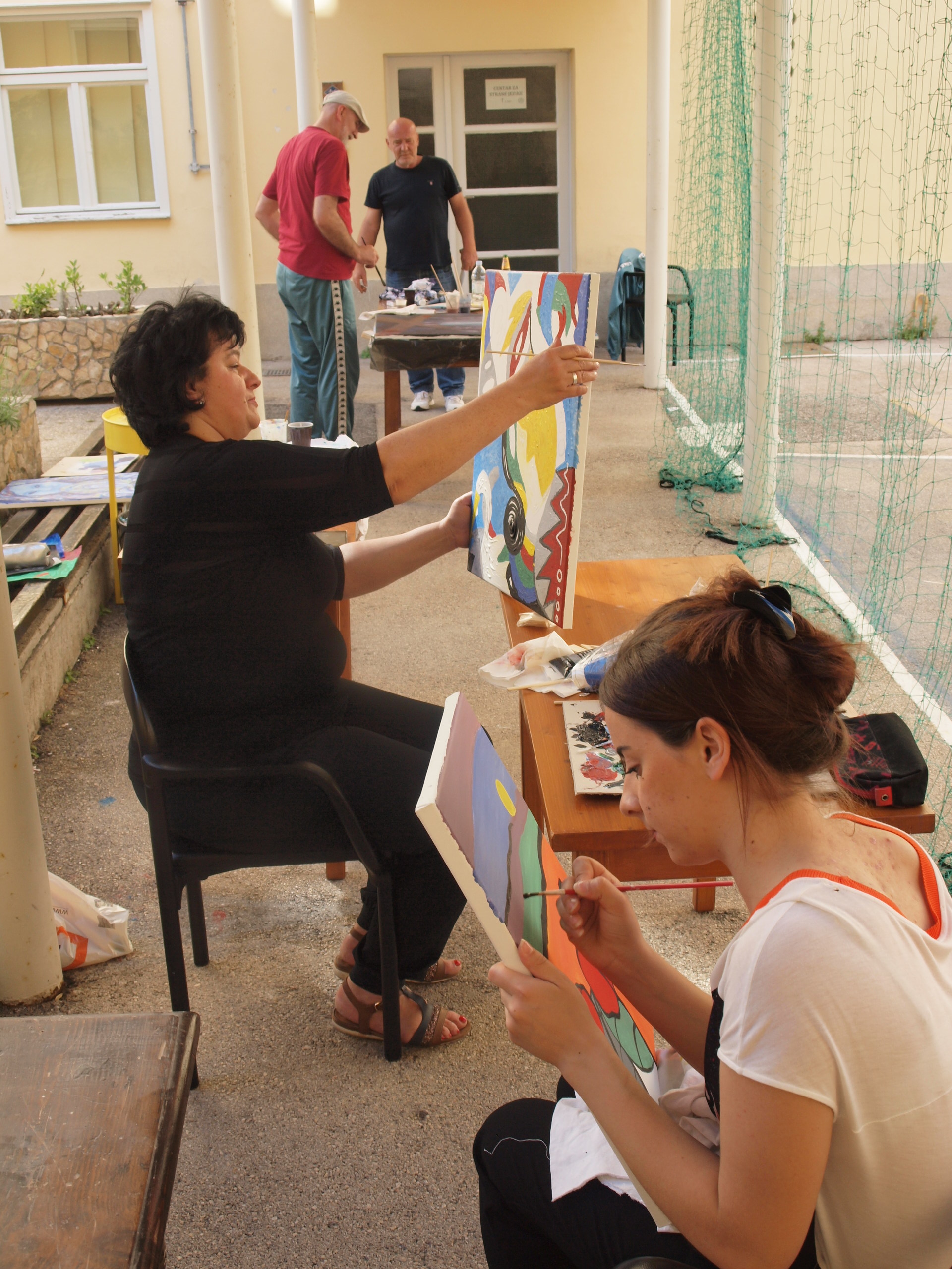 Prva likovna kolonija ‘Zmajević’ završena je u svom trodnevnom održavanju u nedjelju 28. svibnja u Nadbiskupskom sjemeništu ‘Zmajević’ u Zadru.