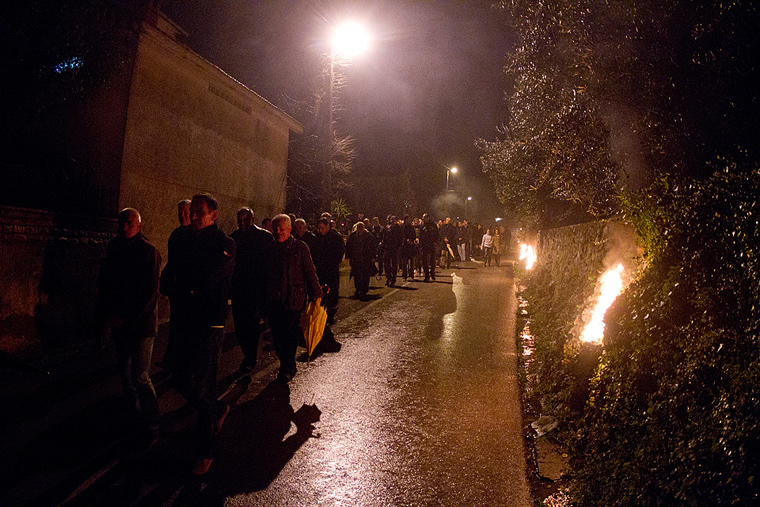 Sinoć je u Bibinjama na jedinstveni način obilježen Velik petak, foto: Leo Banić Sinoć je u Bibinjama na jedinstveni način obilježen Velik petak, foto: Leo Banić