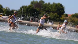 Na plaži u Zatonu kod Zadra održan je tečaj Hrvatskog crvenog križa za  djevojke i mladiće kako bi dobili licencu za spasioce na plažama Zadarske županije. Photo: Filip Brala/PIXSELL
