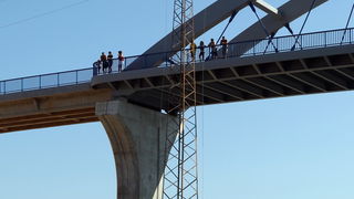 Zadar, 110810.
Katamaran marke Lagoon 620 popodne je jarbolom zapeo za dalekovod u prolazu mali Zdrelac izmedju otoka Ugljan i Pasman. Zatim se jarbolom naslonio na most koji je visine 16,5 metara. Zice dalekovoda su pukle i pale u more a brod je znatno o Zadar, 110810.
Katamaran marke Lagoon 620 popodne je jarbolom zapeo za dalekovod u prolazu mali Zdrelac izmedju otoka Ugljan i Pasman. Zatim se jarbolom naslonio na most koji je visine 16,5 metara. Zice dalekovoda su pukle i pale u more a brod je znatno o
