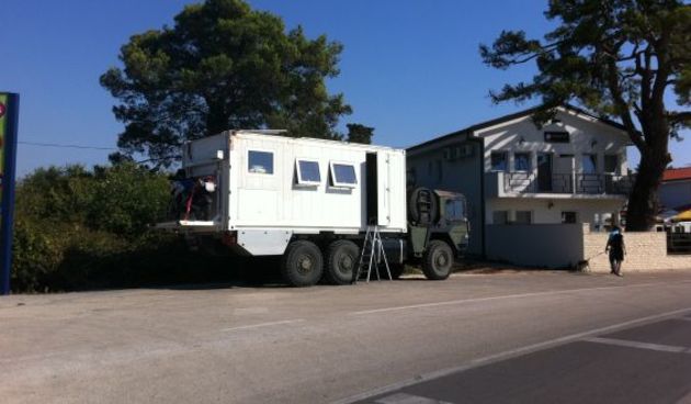 Imrovizirana kuća ( Index.hr).