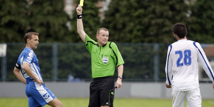 Varazdin, 080510.
Na gradskom stadionu u Varazdinu igra se 29. kolo prve HNL izmedju Varteksa i Zadra.
Na slici: sudac Damir Batinic.
Foto: Zeljko Hajdinjak / CROPIX