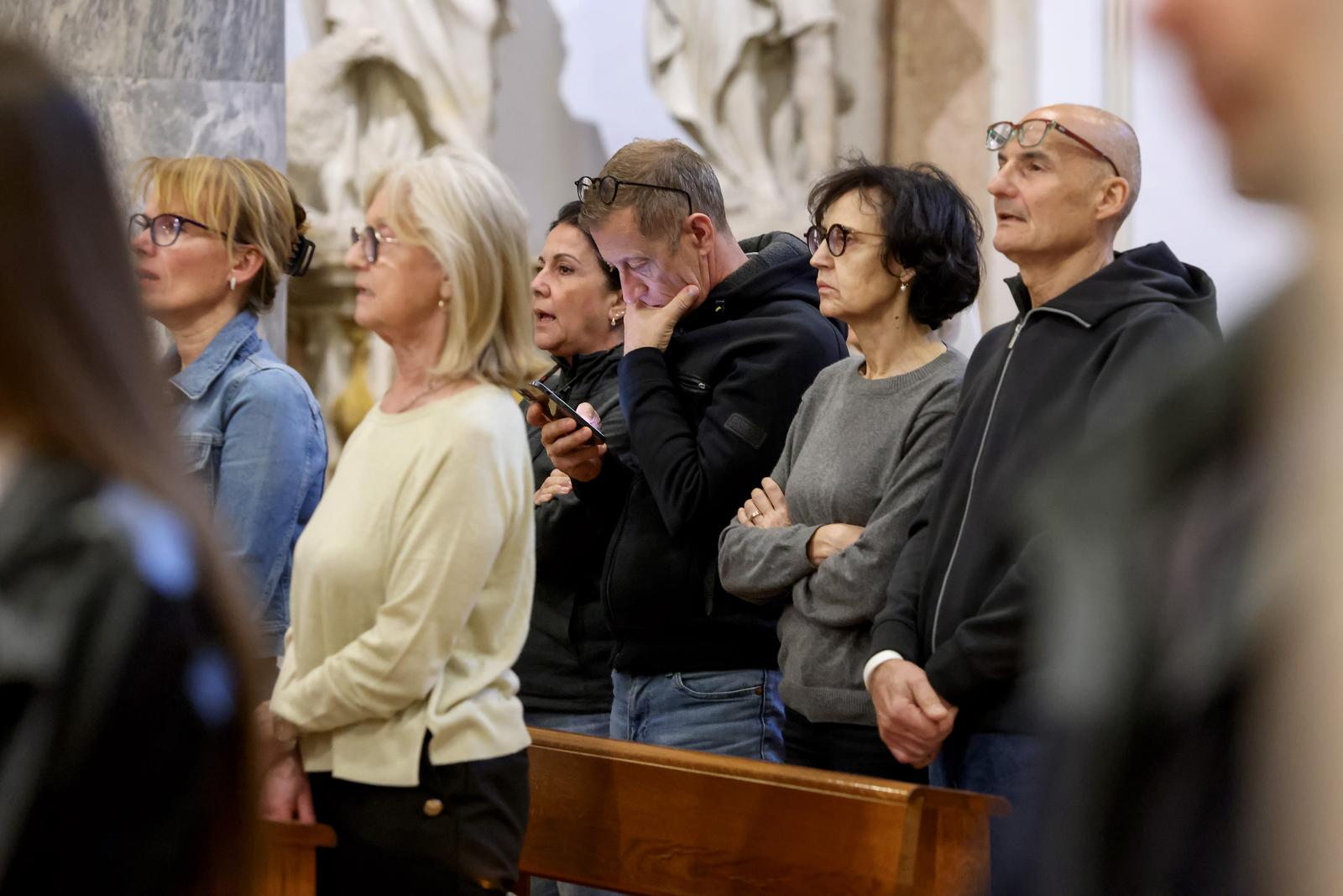 Nadbiskup Milan Zgrablić predvodio misu zadušnicu za Papu Franju Nadbiskup Milan Zgrablić predvodio misu zadušnicu za Papu Franju