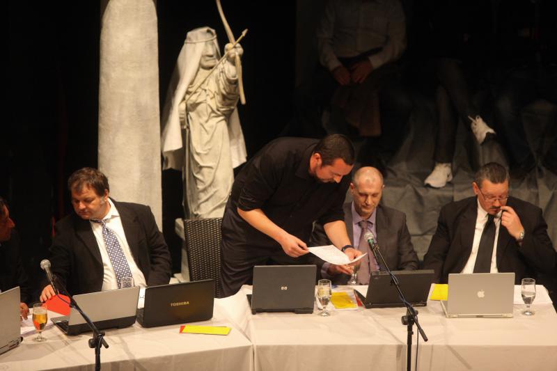 U HKK Zadar odrzana je premijera predstave pod nazivom Aktualni sat, Kulturno umjetnickog drustva Bleke i Konji. Photo: Filip Brala/PIXSELL U HKK Zadar odrzana je premijera predstave pod nazivom Aktualni sat, Kulturno umjetnickog drustva Bleke i Konji. Photo: Filip Brala/PIXSELL