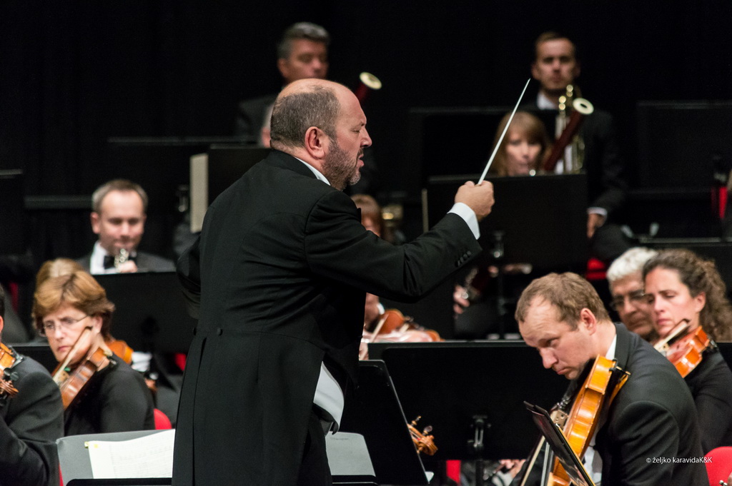 Simfonijski orkestar HRT-a pod ravnjanjem Enrica Dinda otvorio koncertnu sezonu u Zadru Simfonijski orkestar HRT-a pod ravnjanjem Enrica Dinda otvorio koncertnu sezonu u Zadru