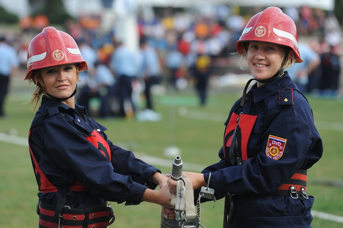 Zadar, 290912
Atletska staza SC Visnjik.
Odrzano VI. drzavno natjecanje vatrogasaca republike Hrvatske. Domacin je Vatrogasna zajednica Zupanije Zadarske.
Foto: Luka Gerlanc / CROPIX Zadar, 290912
Atletska staza SC Visnjik.
Odrzano VI. drzavno natjecanje vatrogasaca republike Hrvatske. Domacin je Vatrogasna zajednica Zupanije Zadarske.
Foto: Luka Gerlanc / CROPIX