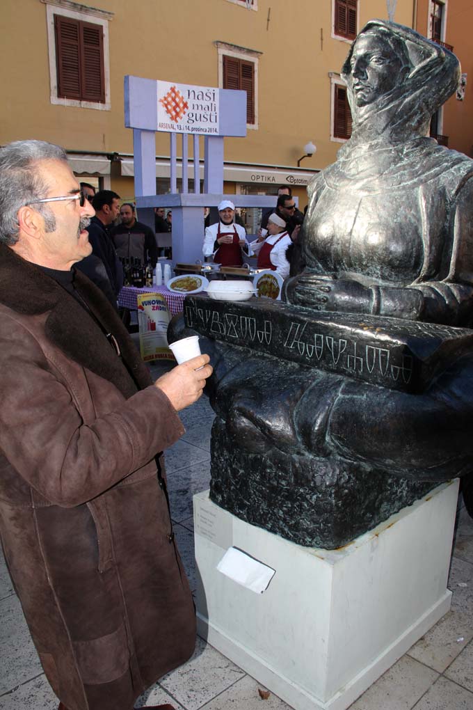 Vukovaru ZaDar na Narodnom trgu, foto: Iva Perinčić Vukovaru ZaDar na Narodnom trgu, foto: Iva Perinčić