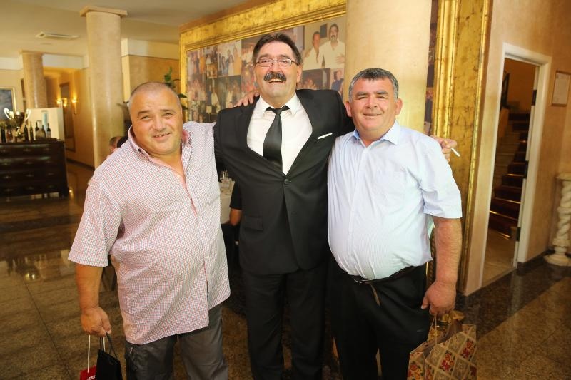 Zadar – Poznati zadarski ugostitelj Erik Pavin na rucak je pozvao djelatnike Cistoce koji su mogli gustati u vrhunskom ribljem meniju. Photo: Filip Brala/PIXSEL Zadar – Poznati zadarski ugostitelj Erik Pavin na rucak je pozvao djelatnike Cistoce koji su mogli gustati u vrhunskom ribljem meniju. Photo: Filip Brala/PIXSEL