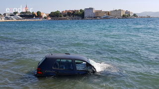Divljao golfom po Brodarici pa završio u moru kod HAZU-a Divljao golfom po Brodarici pa završio u moru kod HAZU-a
