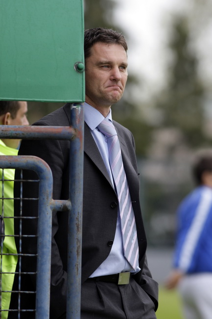 Varazdin, 080510.
Na gradskom stadionu u Varazdinu igra se 29. kolo prve HNL izmedju Varteksa i Zadra.
Na slici: trener Varteksa Samir Toplak.
Foto: Zeljko Hajdinjak / CROPIX