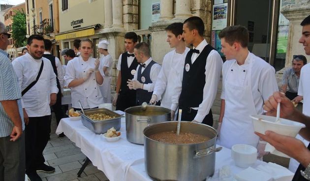 Održana degustacija tradicijske hrane sjeverne Dalmacije na Narodnom trgu