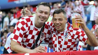 Veseli hrvatski navijači u kockicama ispunili Baltik Arenu u Kalinjingradu Veseli hrvatski navijači u kockicama ispunili Baltik Arenu u Kalinjingradu