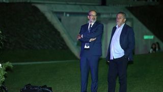 Zagrebacki gradonacelnik Milan Bandic svecano je otvorio zagrebacke fontane. U glazbenom dijelu programa nastupili su Prljavo kazaliste, Ivana Kindl, te orkestar i solisti Kazalista Komedija pod ravnanjem Kresimira Batinica: Renata Sabljak, Sandra Bagaric