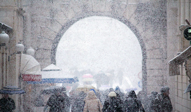 Snježne radosti u Zadru, 3. veljače 2012. (foto:Saša Čuka)