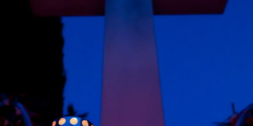 Zadar, 311011.Na gradskom groblju u Zadru, dan pred blagdan Svih svetih, vecina ljudi vec je posjetila posljednja pocivalista svojih najmilijih, uredila grobove i zapalila svijece.Foto: Luka Gerlanc / CROPIX Zadar, 311011.Na gradskom groblju u Zadru, dan pred blagdan Svih svetih, vecina ljudi vec je posjetila posljednja pocivalista svojih najmilijih, uredila grobove i zapalila svijece.Foto: Luka Gerlanc / CROPIX