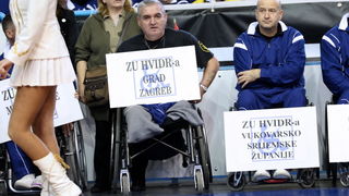 Zadar, 081111.
Premijerka Jadranka Kosor sa ministrima posjetila je Zadar povodom sportskih igara za invalide domovinskog rata, posjetila je i Luku Gazenicu koja je u izgradnji.
Foto : Andrija Lucic / cropix Zadar, 081111.
Premijerka Jadranka Kosor sa ministrima posjetila je Zadar povodom sportskih igara za invalide domovinskog rata, posjetila je i Luku Gazenicu koja je u izgradnji.
Foto : Andrija Lucic / cropix