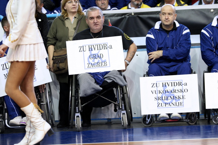 Zadar, 081111.
Premijerka Jadranka Kosor sa ministrima posjetila je Zadar povodom sportskih igara za invalide domovinskog rata, posjetila je i Luku Gazenicu koja je u izgradnji.
Foto : Andrija Lucic / cropix Zadar, 081111.
Premijerka Jadranka Kosor sa ministrima posjetila je Zadar povodom sportskih igara za invalide domovinskog rata, posjetila je i Luku Gazenicu koja je u izgradnji.
Foto : Andrija Lucic / cropix