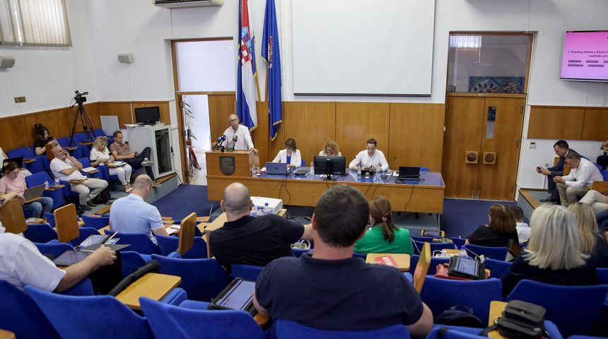 Gradsko vijeće na izvanrednoj sjednici izglasalo novi ugovor s KK Zadar Gradsko vijeće na izvanrednoj sjednici izglasalo novi ugovor s KK Zadar