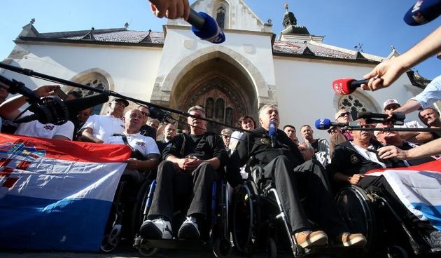 29.05.2015., Zagreb – Branitelji na konferenciji za medije ispred crkve sv. Marko najavili kako odlaze natrag u sator. Photo: Igor Kralj/PIXSELL