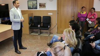 Vir: Dodjela materijalne pomoći roditeljima za nabavku udžbenika i školske opreme Vir: Dodjela materijalne pomoći roditeljima za nabavku udžbenika i školske opreme