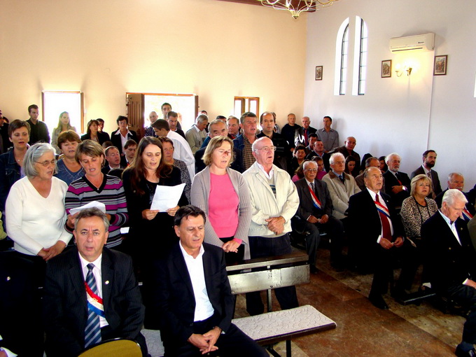 U Buliću otkriveno poprsje don Petra Nakića, foto: Marko Ledenko U Buliću otkriveno poprsje don Petra Nakića, foto: Marko Ledenko