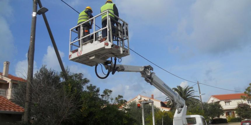 Postavljanje LED javne rasvjete u mjestima Općinbe Preko, Foto: nasiskolji.hr Postavljanje LED javne rasvjete u mjestima Općinbe Preko, Foto: nasiskolji.hr