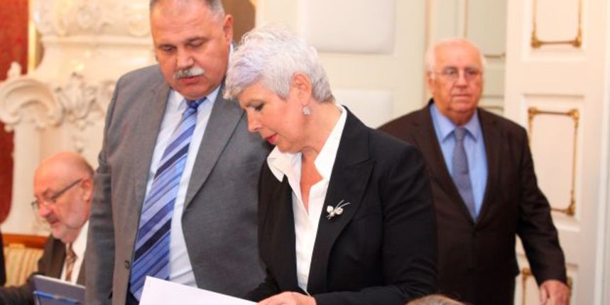 Jadranka Kosor, Ivan Šuker, Vlada RH (Foto: Davor Pongračić / Cropix) Jadranka Kosor, Ivan Šuker, Vlada RH (Foto: Davor Pongračić / Cropix)