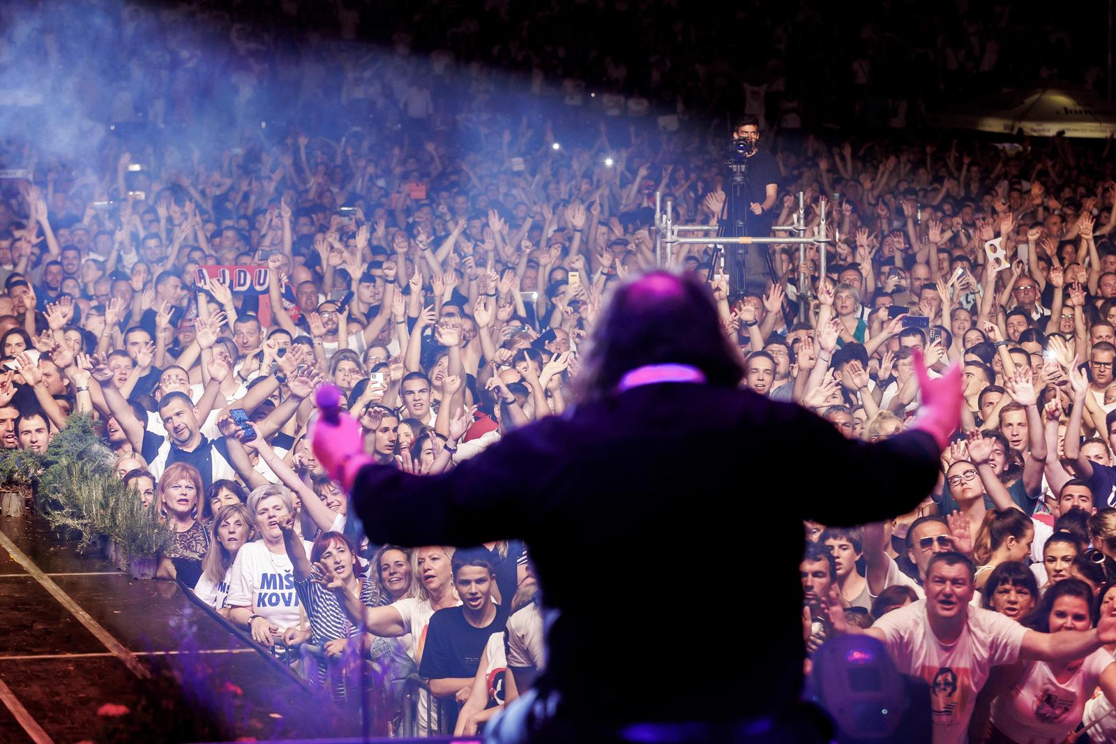 Mišo Kovač i prijatelji na Starom placu u Splitu Mišo Kovač i prijatelji na Starom placu u Splitu