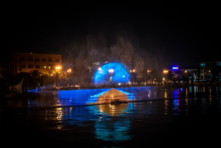 Zadrani oduševljeni hologramskim božićnim drvcem