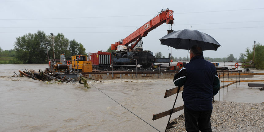 Rijeka Krapina se izlila iz svog korita nakon nekoliko dana neprekinutih kiša te je poplavila kuće i podrume u Zaprešiću, a vodostaj rijeke Save i dalje raste, Foto: Damir Krajac / CROPIX