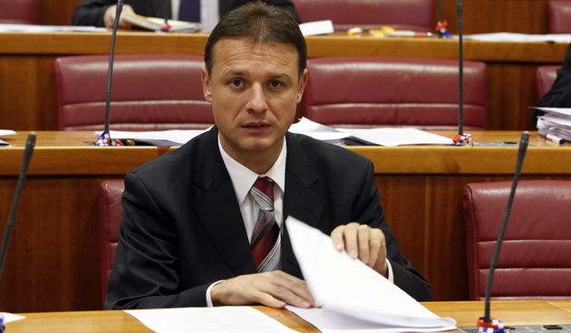 Zagreb, 101212.
Sabor.
Hrvatski sabor nastavio sjednicu raspravom o Strategiji razvoja pravosudja do 2013. do 2018. godine.
Na fotografiji: Gordan Jandrokovic.
Foto: Davor Pongracic / CROPIX