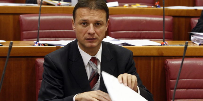 Zagreb, 101212.
Sabor.
Hrvatski sabor nastavio sjednicu raspravom o Strategiji razvoja pravosudja do 2013. do 2018. godine.
Na fotografiji: Gordan Jandrokovic.
Foto: Davor Pongracic / CROPIX